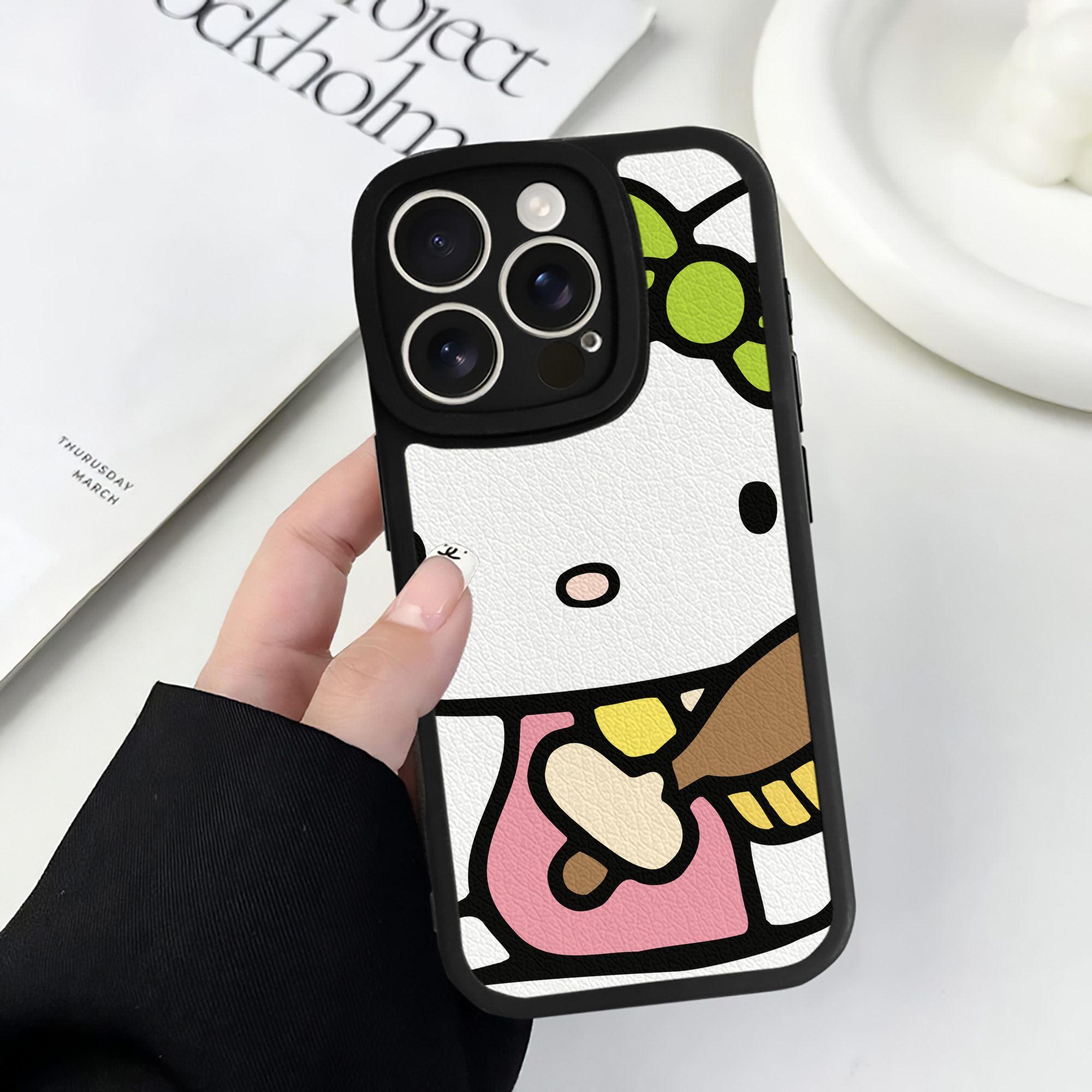 （画像用） Hello Kitty ハローキティ 【iPhone 16シリーズ対応】シリコンスマホケース（レザー調） 材質：シリコン